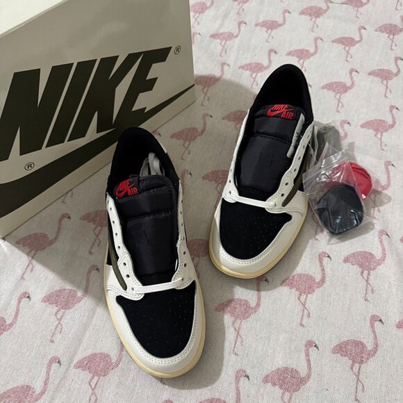 Nike Travis Scott x Jordan Air Jordan 1 Reverse Swoosh Leather Low Medium Olive - Picture 5 of 5